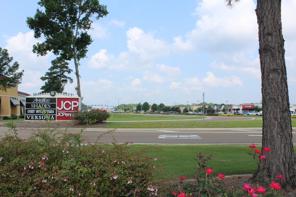 Former Corner Bakery: 108 Market St, Flowood, MS 39232